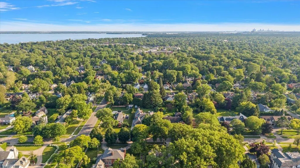161 Lothrop Road Grosse Pointe Farms City MI 48236