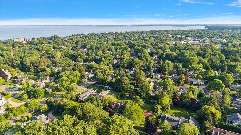 161 Lothrop Road Grosse Pointe Farms City MI 48236