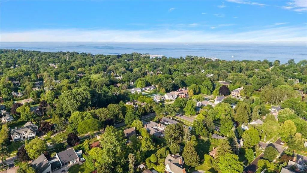161 Lothrop Road Grosse Pointe Farms City MI 48236
