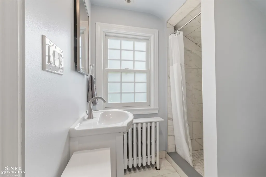 586 University Place Grosse Pointe City MI 48230