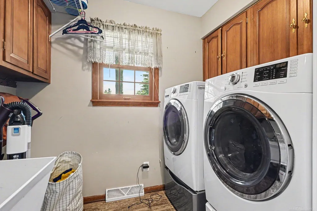 3229 Delevan Drive Saginaw Charter Township MI 48603