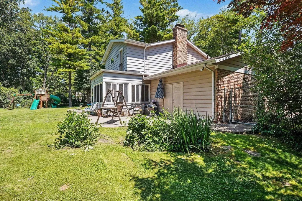 3229 Delevan Drive Saginaw Charter Township MI 48603