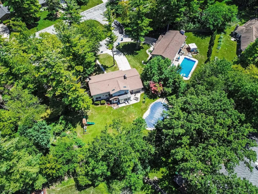 3229 Delevan Drive Saginaw Charter Township MI 48603