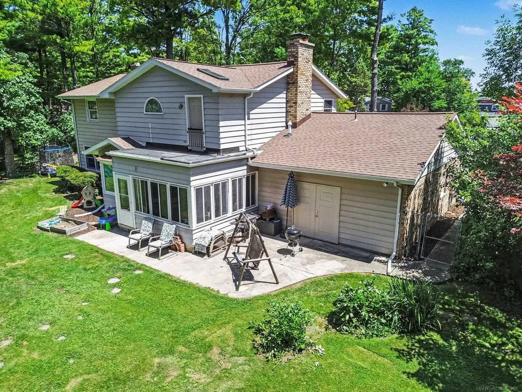 3229 Delevan Drive Saginaw Charter Township MI 48603
