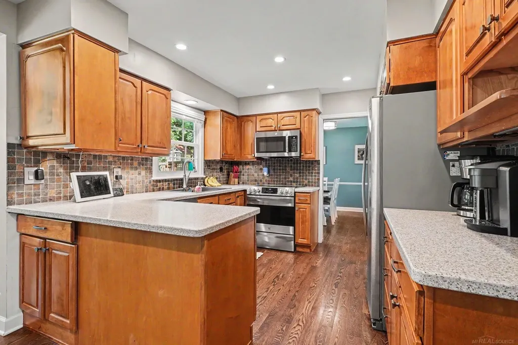 3229 Delevan Drive Saginaw Charter Township MI 48603