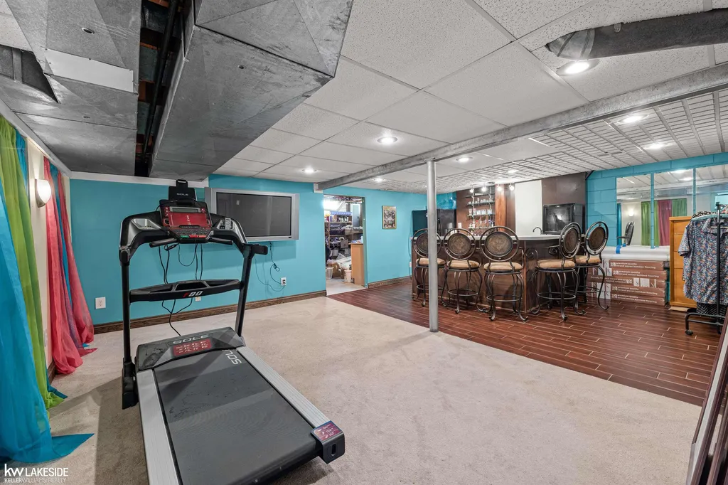32036 Claeys Drive Warren City MI 48093
