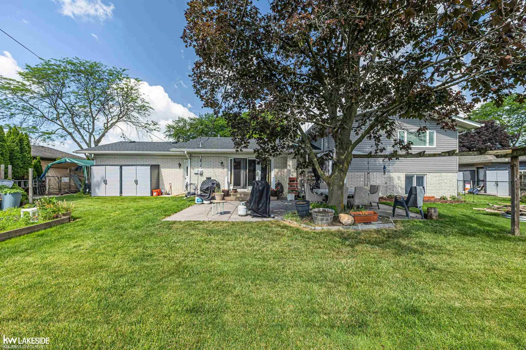 32036 Claeys Drive Warren City MI 48093