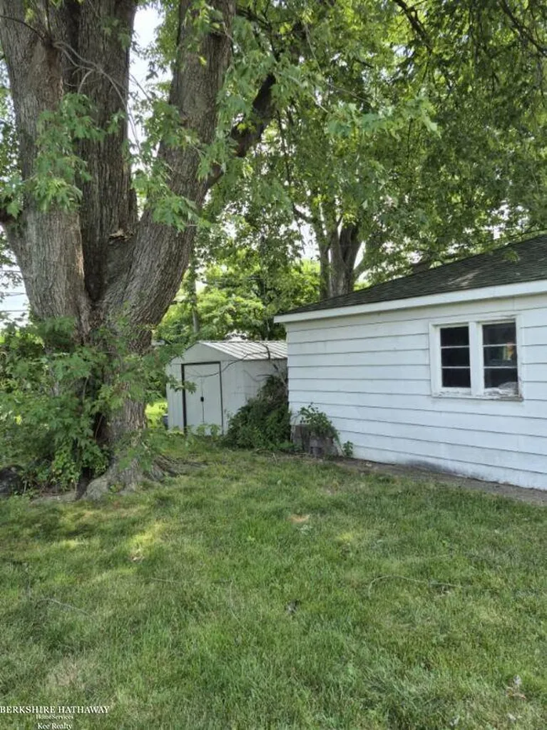 20007 Elizabeth Street St. Clair Shores City MI 48080