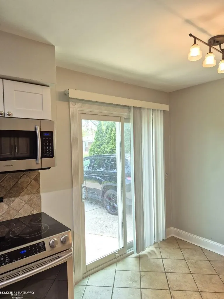 20007 Elizabeth Street St. Clair Shores City MI 48080