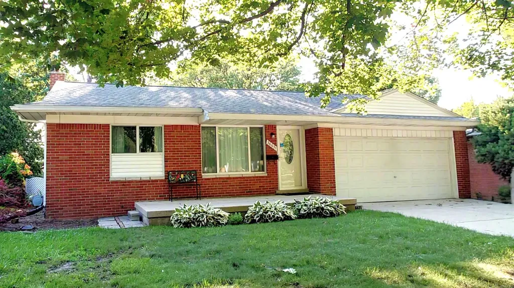 36631 Ledgestone Street Clinton Charter Township MI 48035