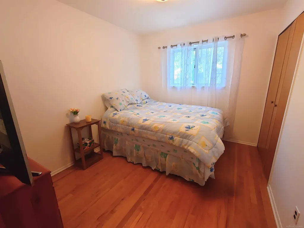 36631 Ledgestone Street Clinton Charter Township MI 48035