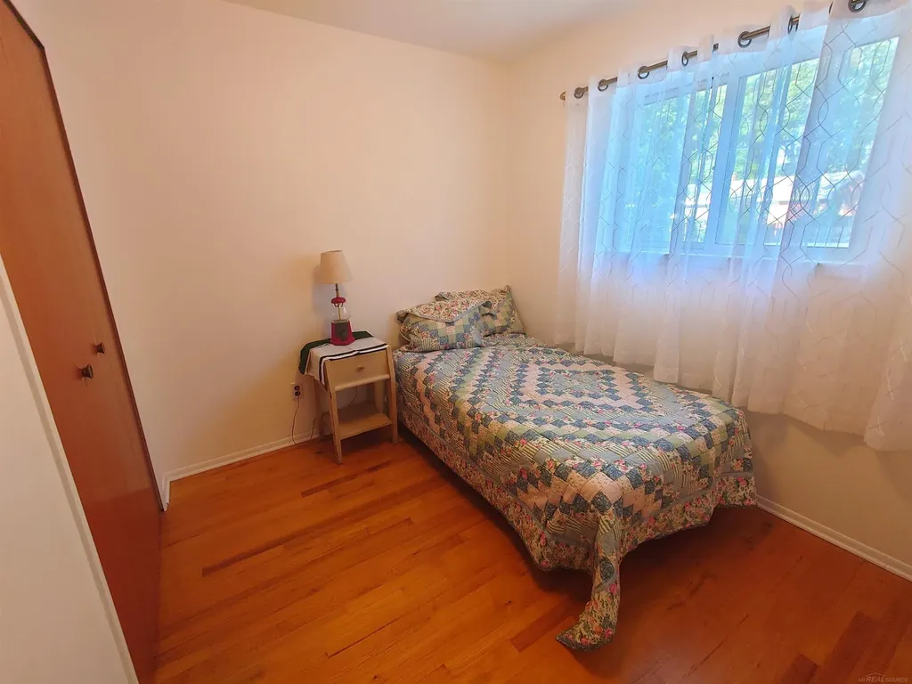 36631 Ledgestone Street Clinton Charter Township MI 48035