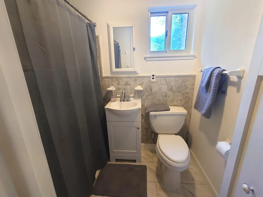 36631 Ledgestone Street Clinton Charter Township MI 48035