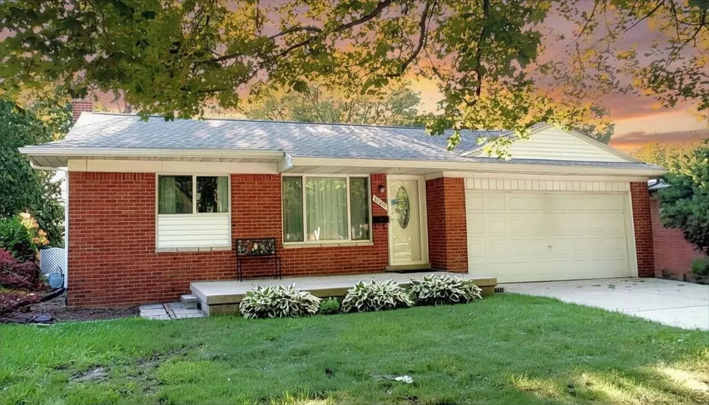 36631 Ledgestone Street Clinton Charter Township MI 48035