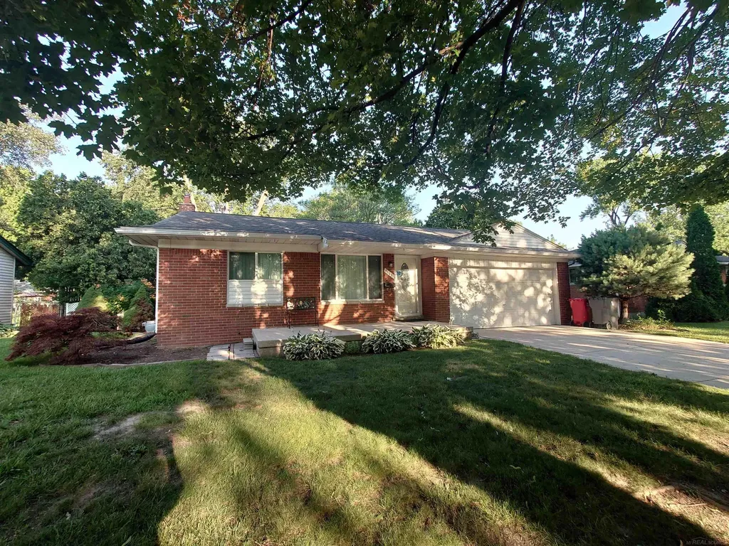 36631 Ledgestone Street Clinton Charter Township MI 48035