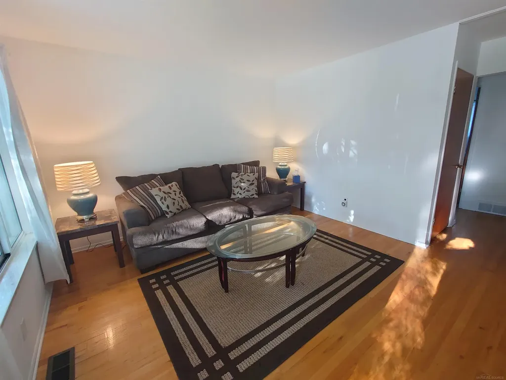 36631 Ledgestone Street Clinton Charter Township MI 48035