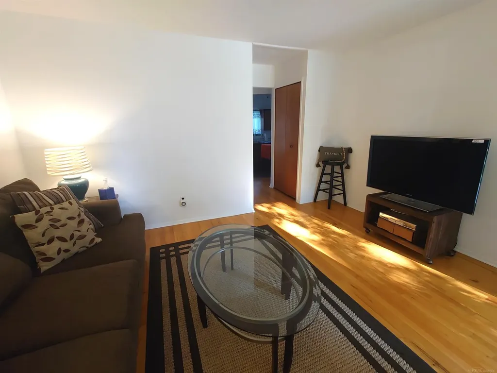 36631 Ledgestone Street Clinton Charter Township MI 48035