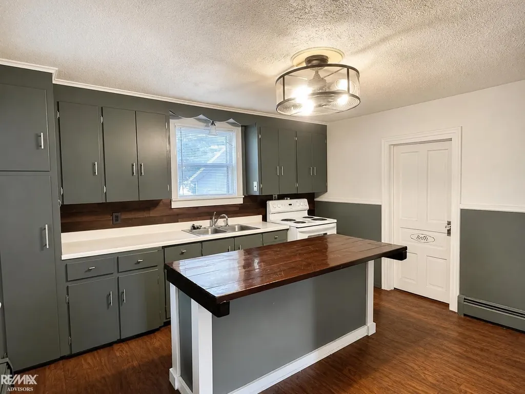1110 Henry Street St. Clair City MI 48079
