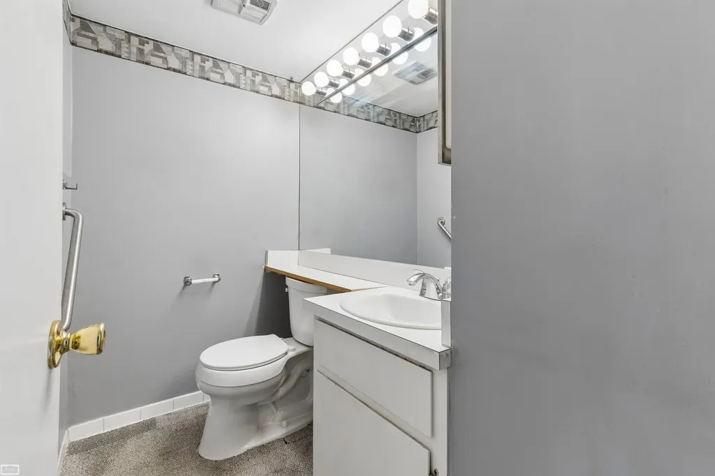 13312 Denver Circle Utica City MI 48312