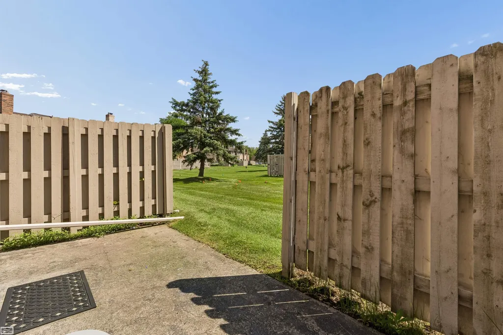 13312 Denver Circle Utica City MI 48312