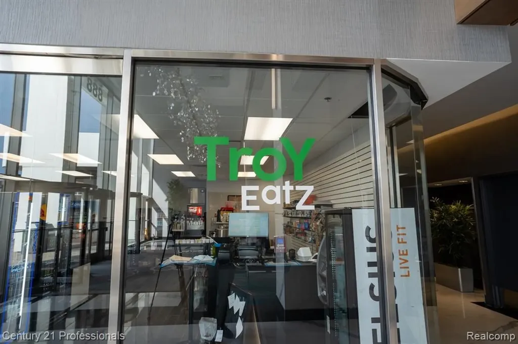 888 W Big Beaver - Troy Eatz Road Troy City MI 48084