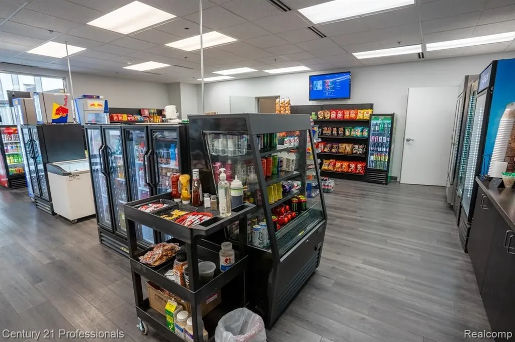 888 W Big Beaver - Troy Eatz Road Troy City MI 48084