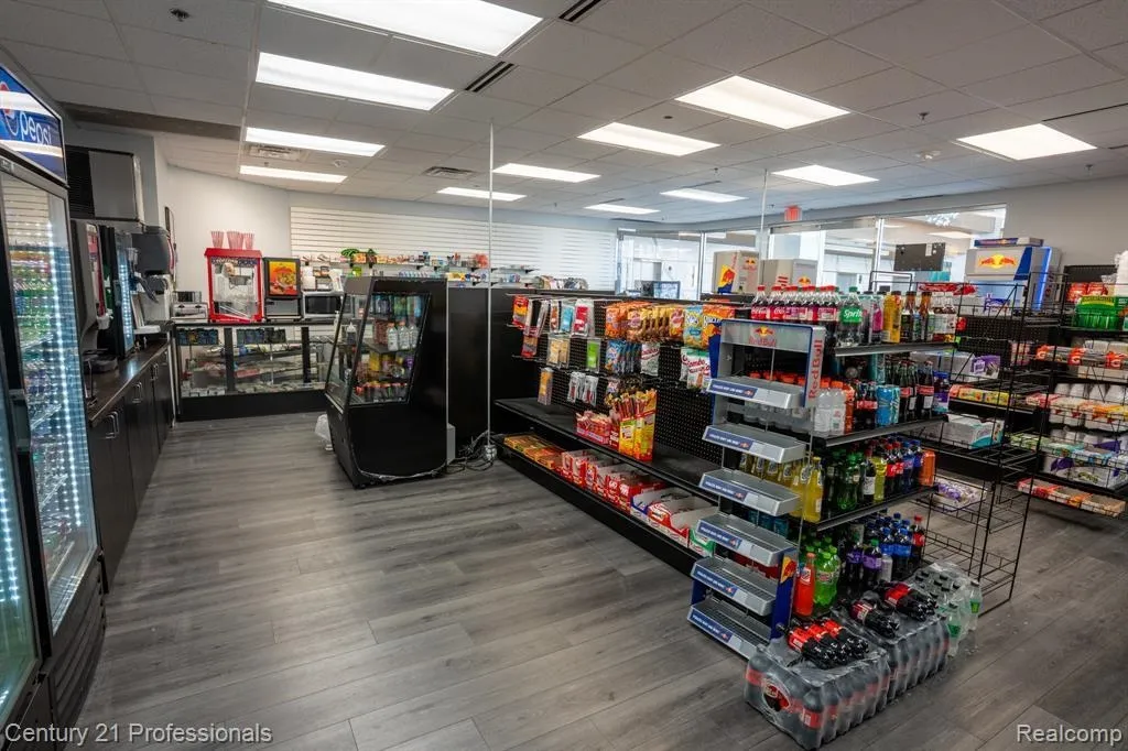 888 W Big Beaver - Troy Eatz Road Troy City MI 48084