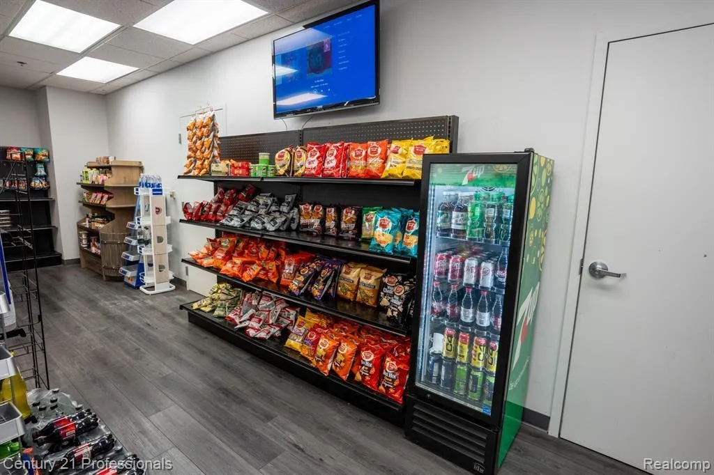 888 W Big Beaver - Troy Eatz Road Troy City MI 48084