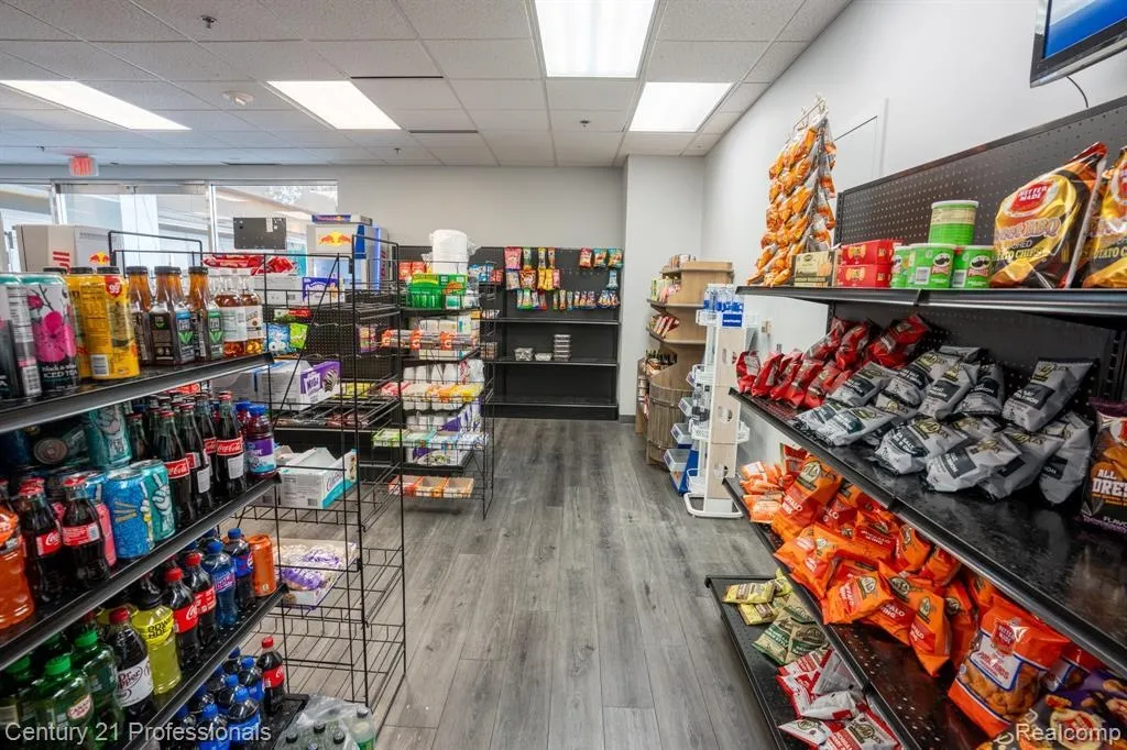 888 W Big Beaver - Troy Eatz Road Troy City MI 48084
