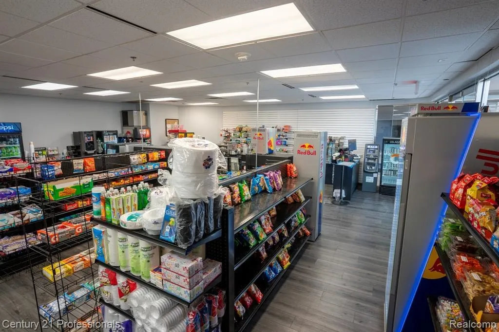 888 W Big Beaver - Troy Eatz Road Troy City MI 48084