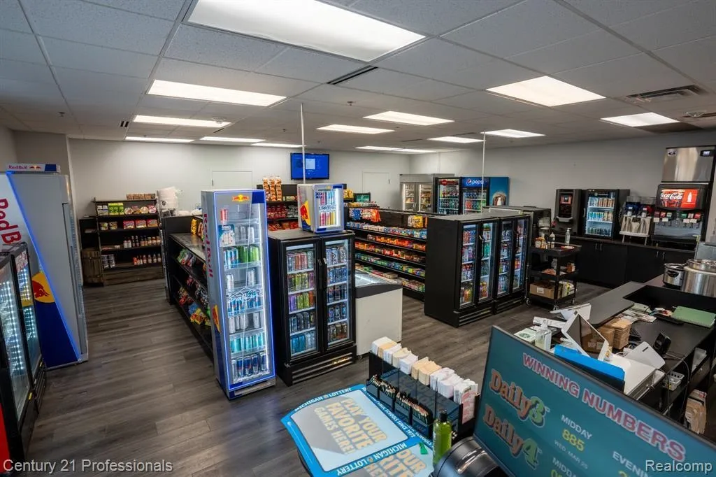 888 W Big Beaver - Troy Eatz Road Troy City MI 48084