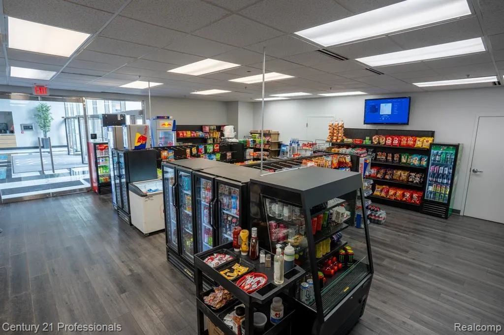 888 W Big Beaver - Troy Eatz Road Troy City MI 48084