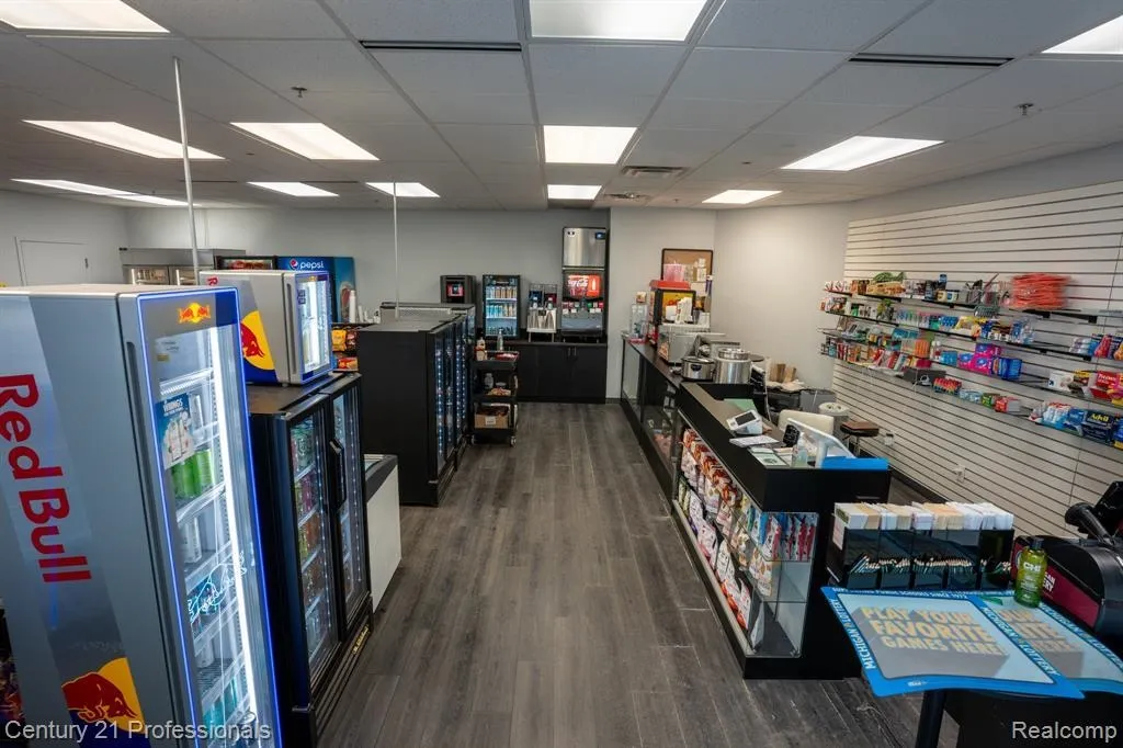 888 W Big Beaver - Troy Eatz Road Troy City MI 48084