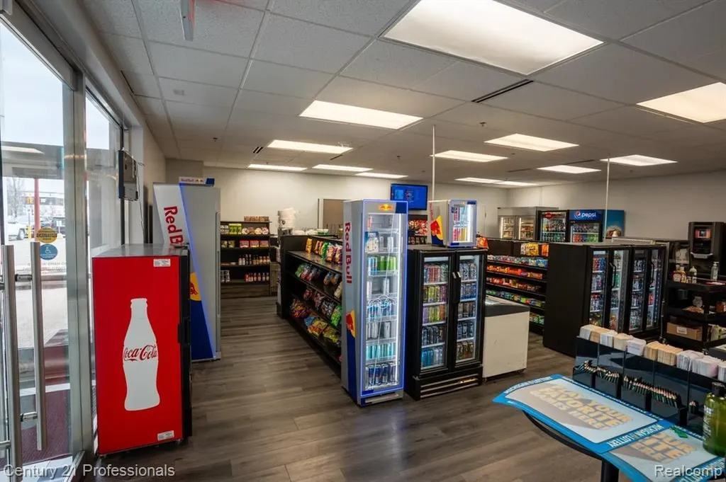 888 W Big Beaver - Troy Eatz Road Troy City MI 48084