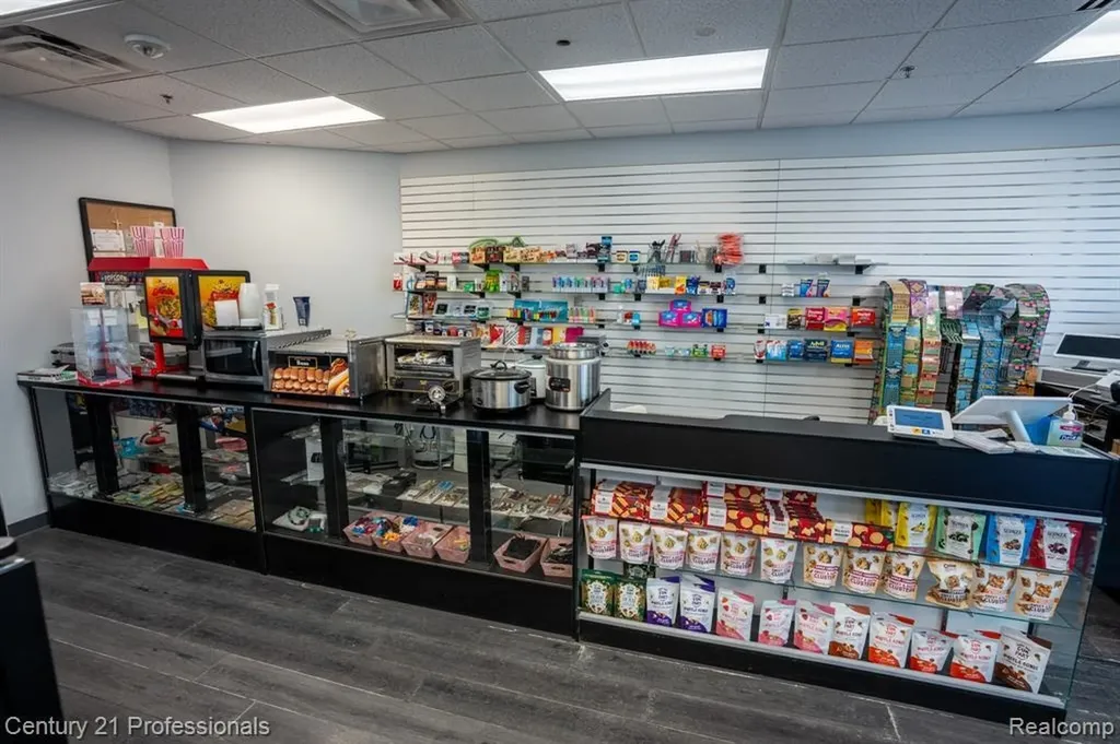 888 W Big Beaver - Troy Eatz Road Troy City MI 48084
