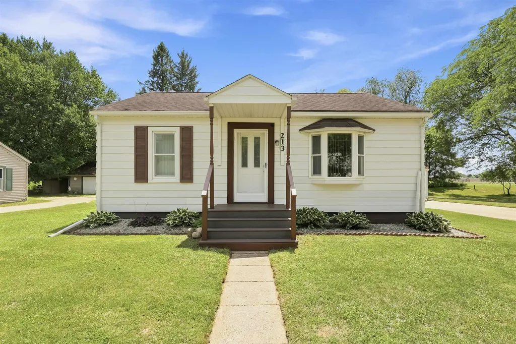 213 Peacock Walk Blackman Charter Township MI 49202