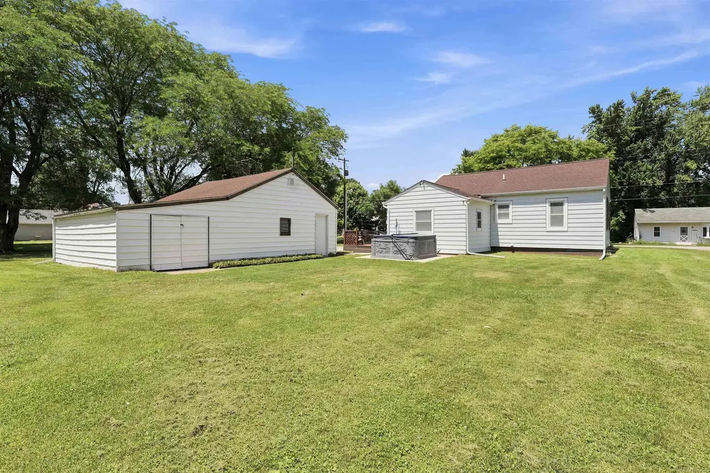 213 Peacock Walk Blackman Charter Township MI 49202