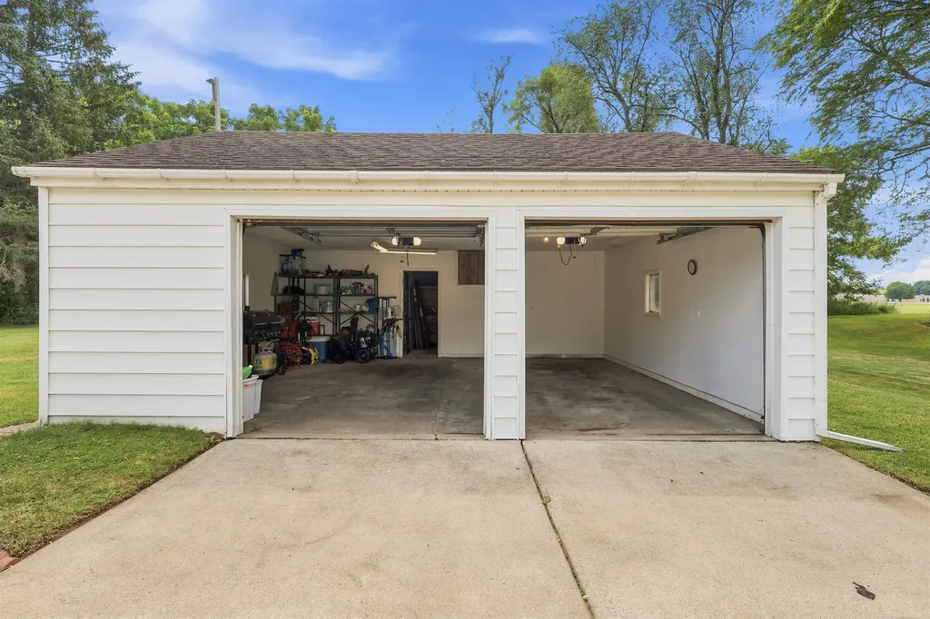 213 Peacock Walk Blackman Charter Township MI 49202