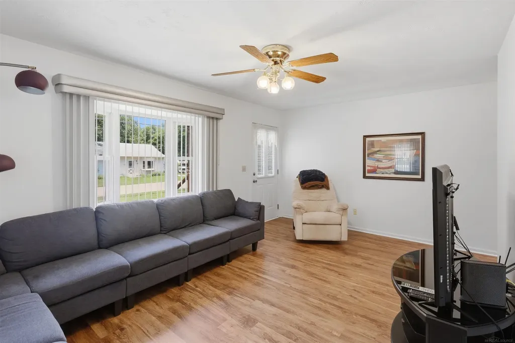213 Peacock Walk Blackman Charter Township MI 49202