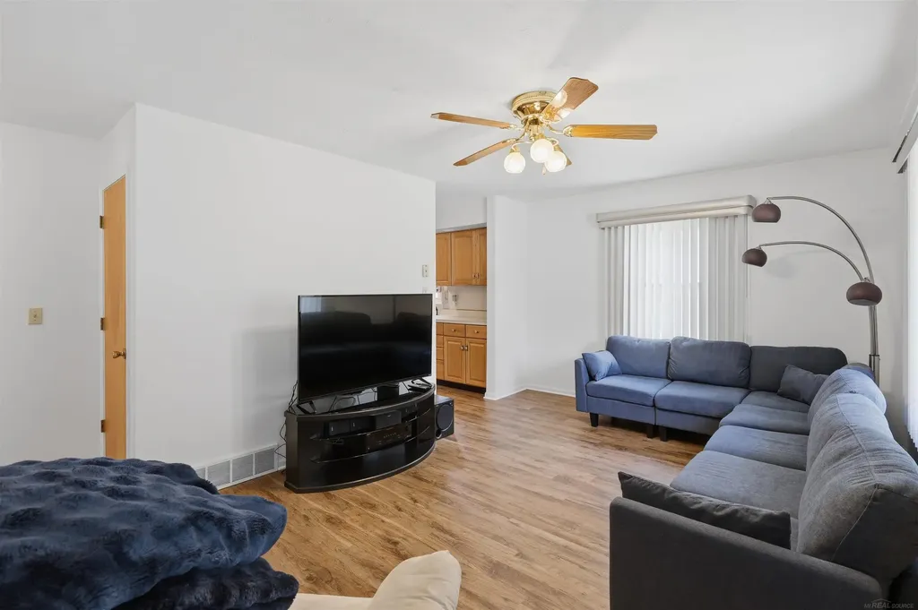 213 Peacock Walk Blackman Charter Township MI 49202