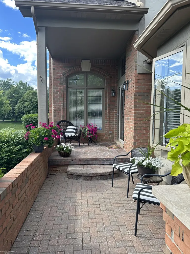 54920 Hennington Court Shelby Charter Township MI 48316