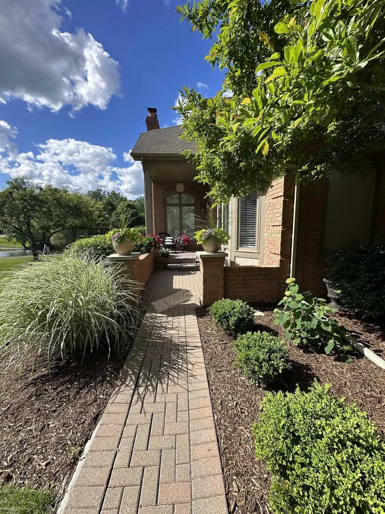 54920 Hennington Court Shelby Charter Township MI 48316