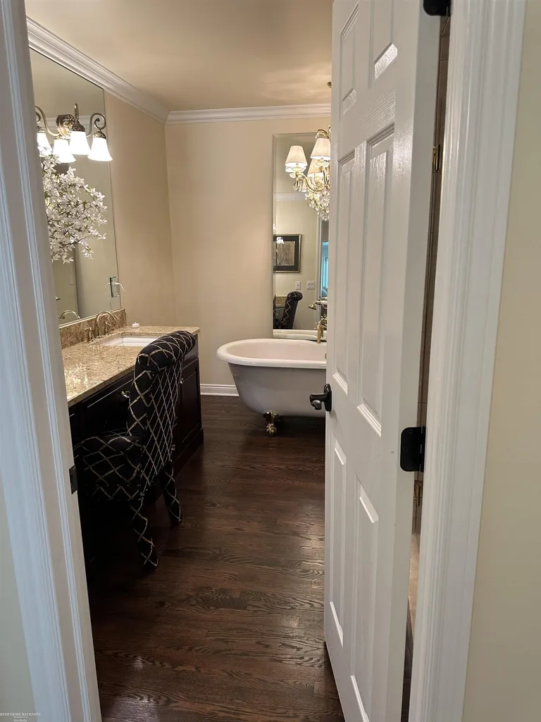 54920 Hennington Court Shelby Charter Township MI 48316