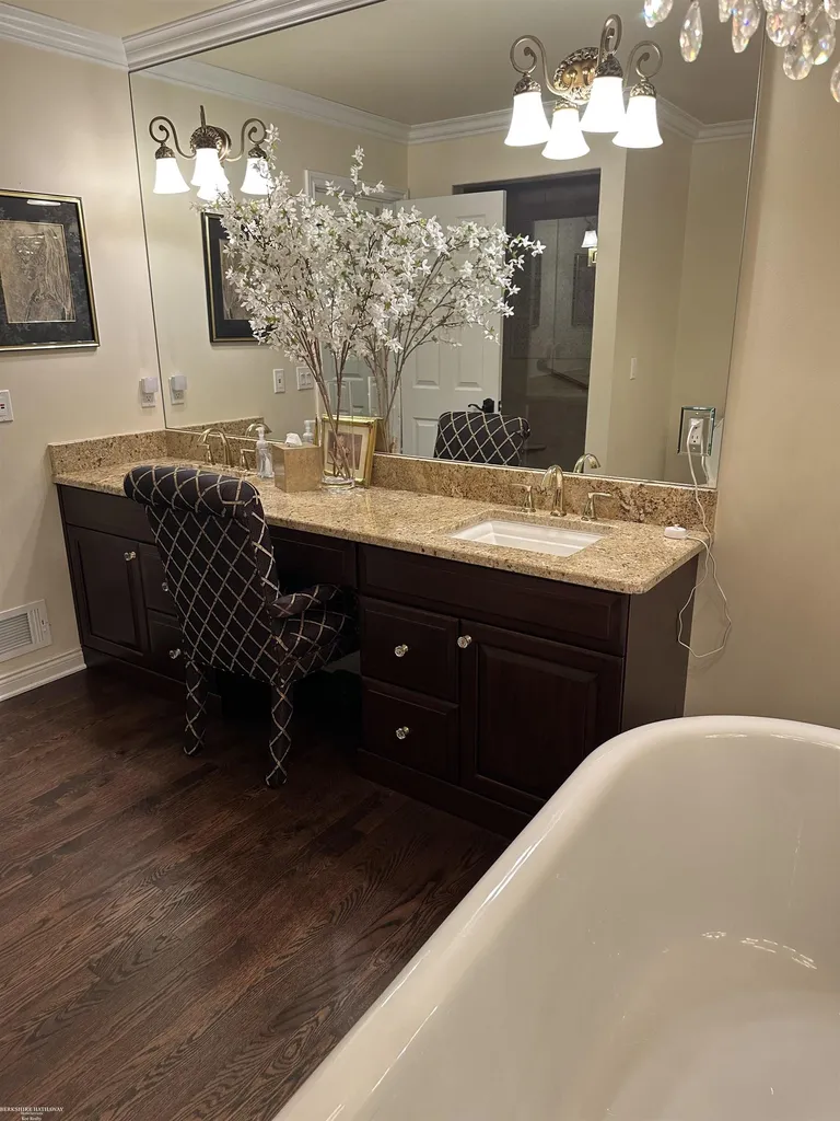 54920 Hennington Court Shelby Charter Township MI 48316