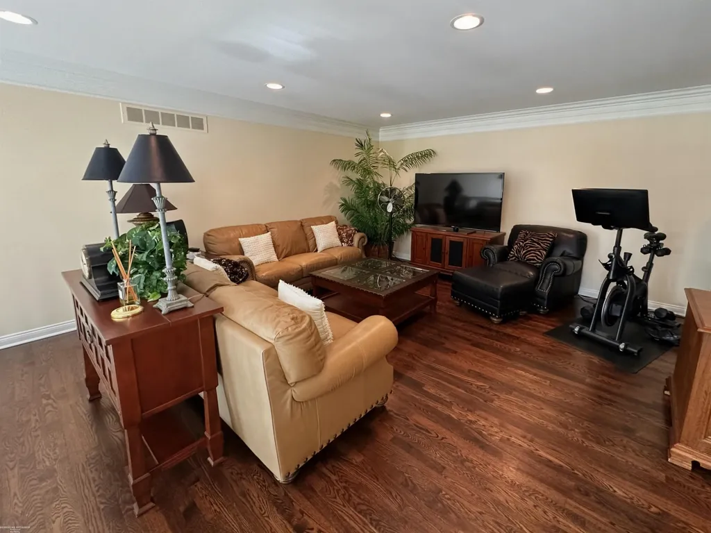 54920 Hennington Court Shelby Charter Township MI 48316