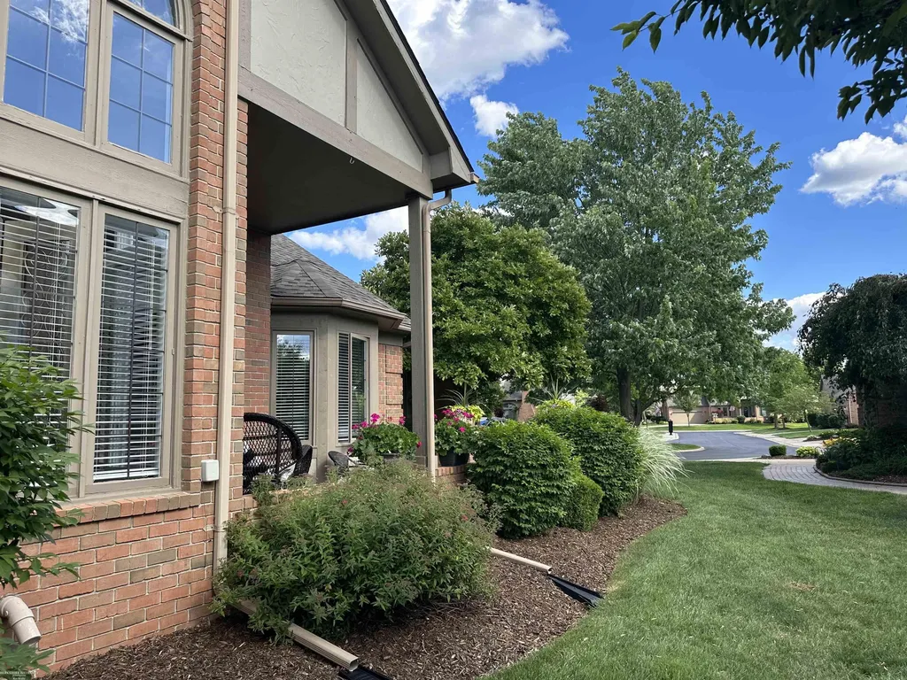 54920 Hennington Court Shelby Charter Township MI 48316