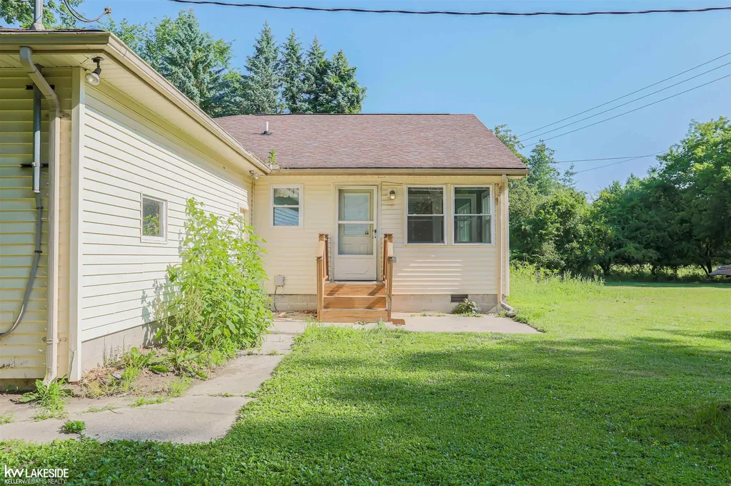 4590 Secord Lake Road Leonard Village MI 48367