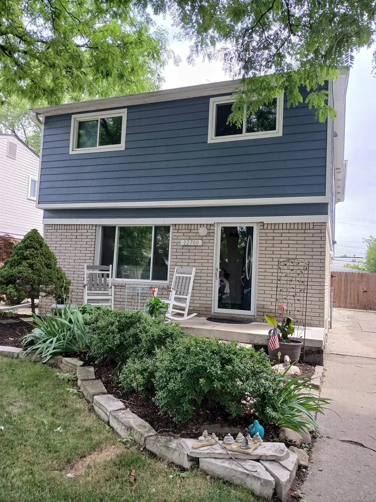 22700 Grove Street St. Clair Shores City MI 48080