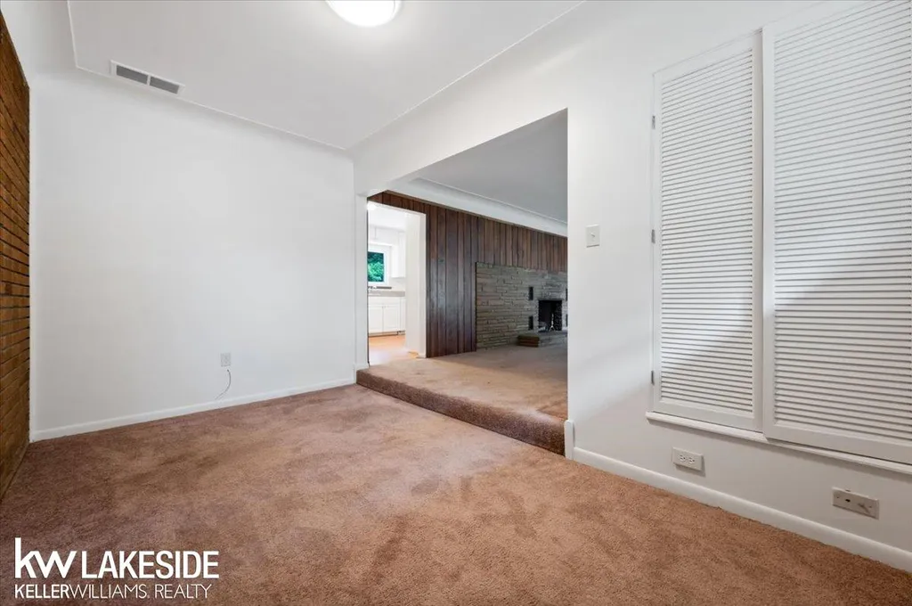 28197 Roan Drive Warren City MI 48093