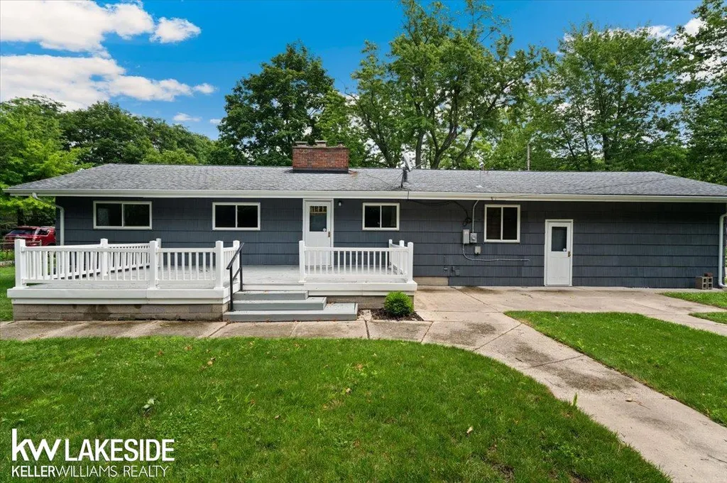 28197 Roan Drive Warren City MI 48093